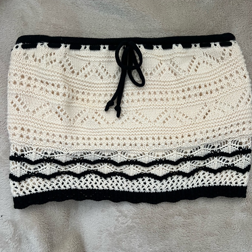 Trendy Cream and Black Crochet Tube Top - Picture 4 of 4